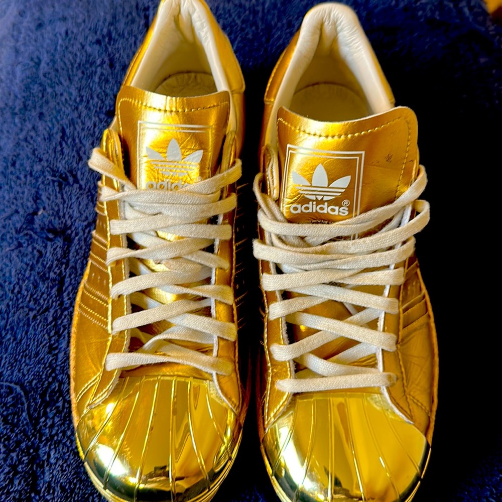 Adidas Gold metallic tennis shoes. Size US male 7